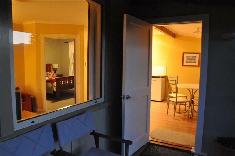 Blue Thistle Cottages Te Anau Luaran gambar