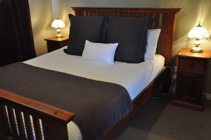 Blue Thistle Cottages Te Anau Luaran gambar